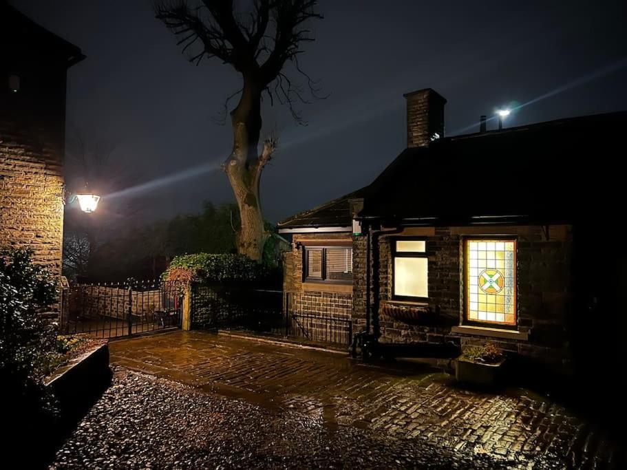 Unique Victorian Stable Conversion Halifax Exterior foto